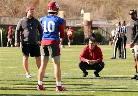 Oklahoma promotes Littrell to offensive coordinator, Finley to co-offensive coordinator